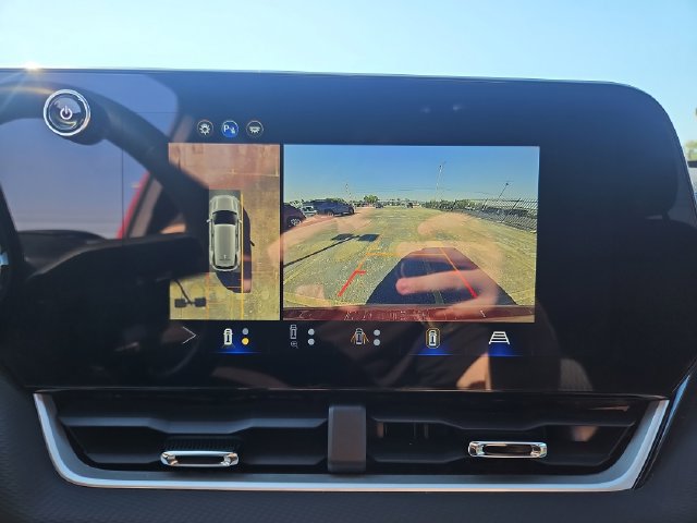Used 2026 Chevrolet Equinox LT w/ Safety and Technology Package FWD image 21