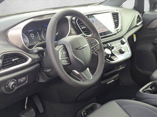 New 2026 Chrysler Pacifica Select FWD image 3
