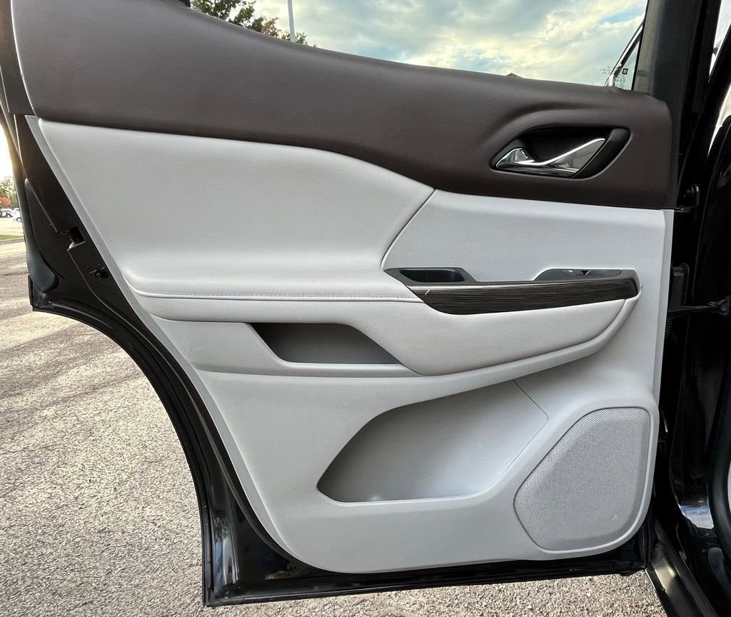 Certified 2023 GMC Acadia SLT image 16