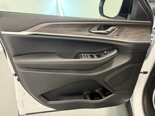 New 2025 Jeep Grand Cherokee Limited w/ Luxury Tech Group II image 14