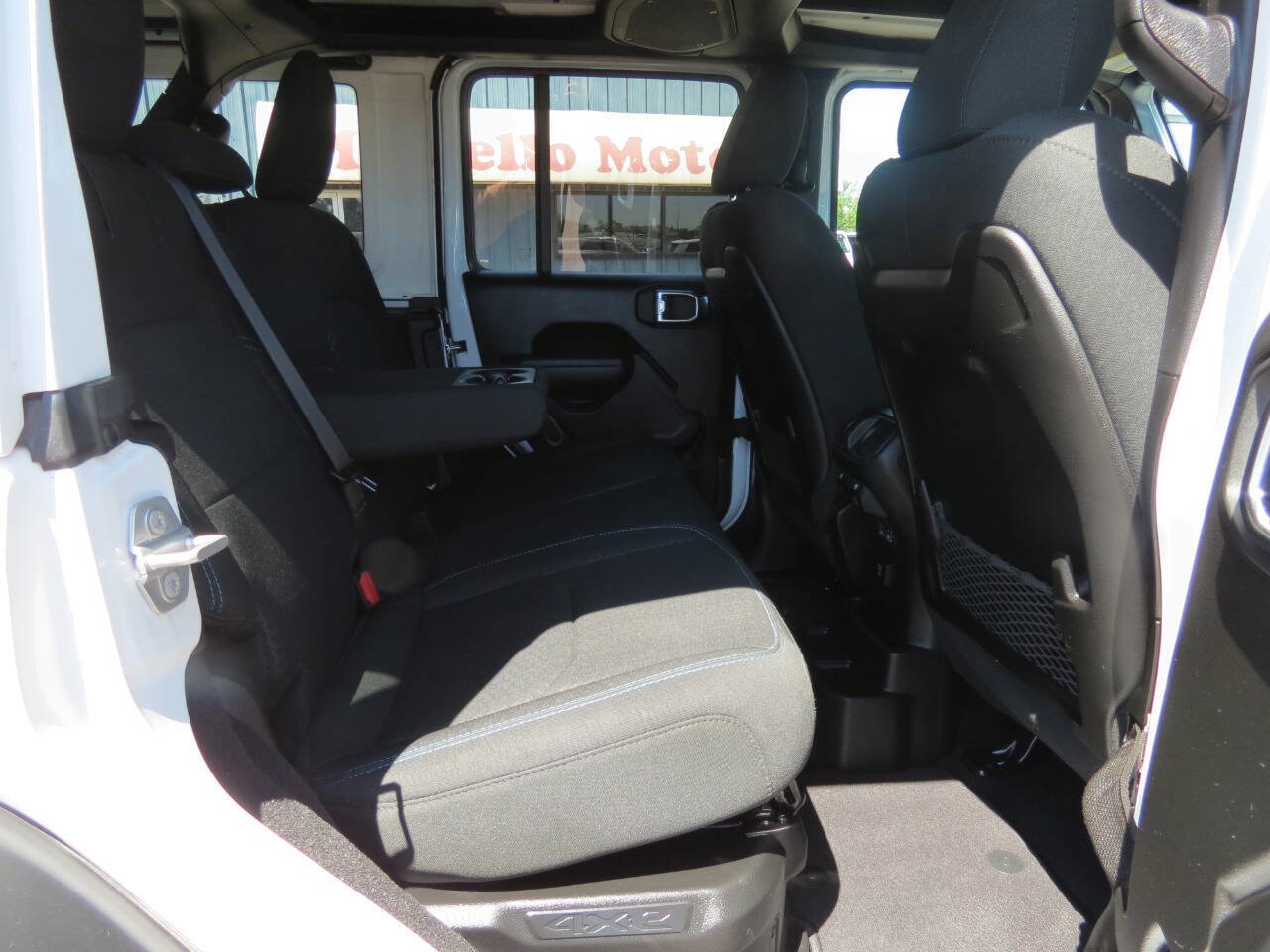 Used 2025 Jeep Wrangler Unlimited Rubicon 4xe w/ Safety Group AWD/4WD image 12