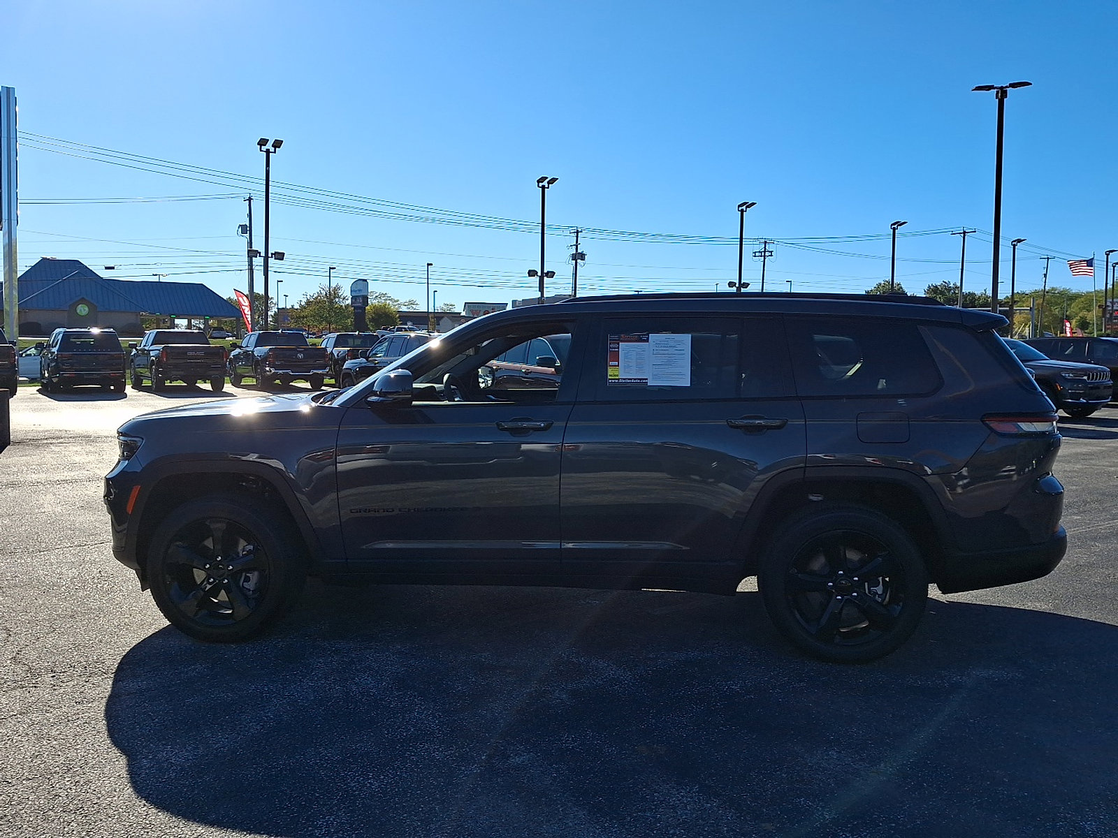 Used 2025 Jeep Grand Cherokee L Altitude image 5
