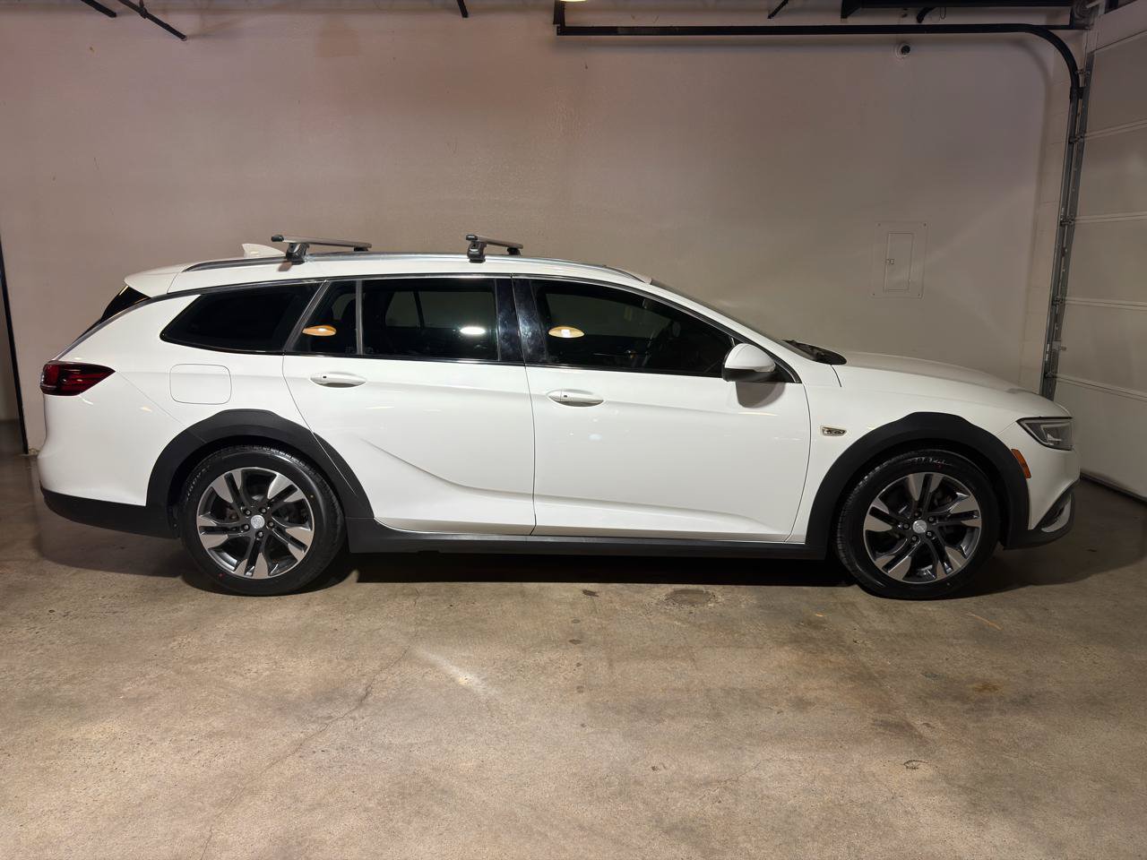 Used 2018 Buick Regal Essence w/ Driver Confidence Package #1 AWD/4WD image 5