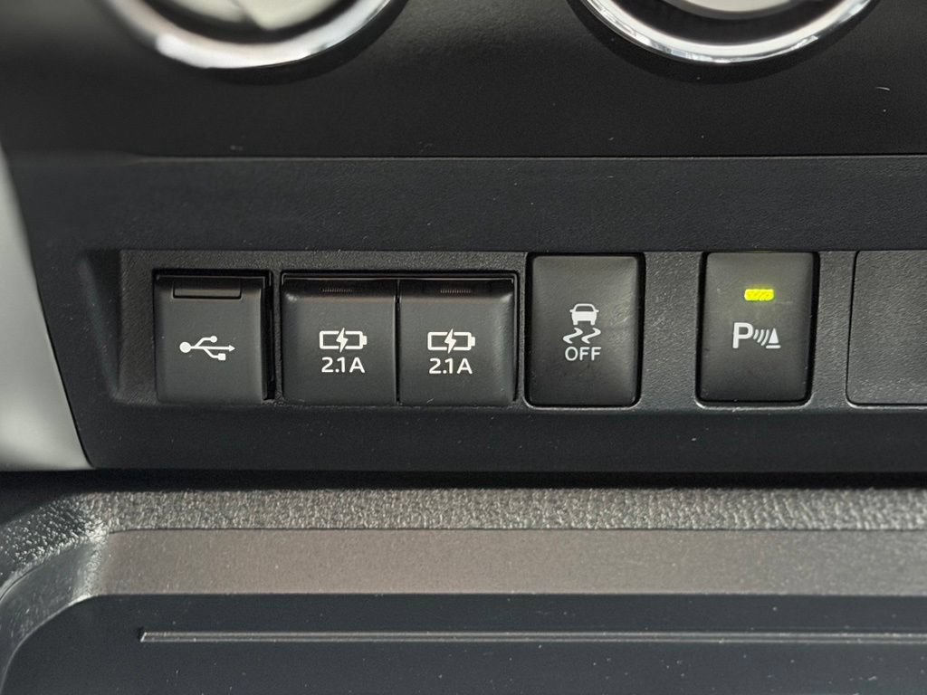 Used 2020 Toyota Tundra SR5 w/ SR5 Convenience Package AWD/4WD image 17