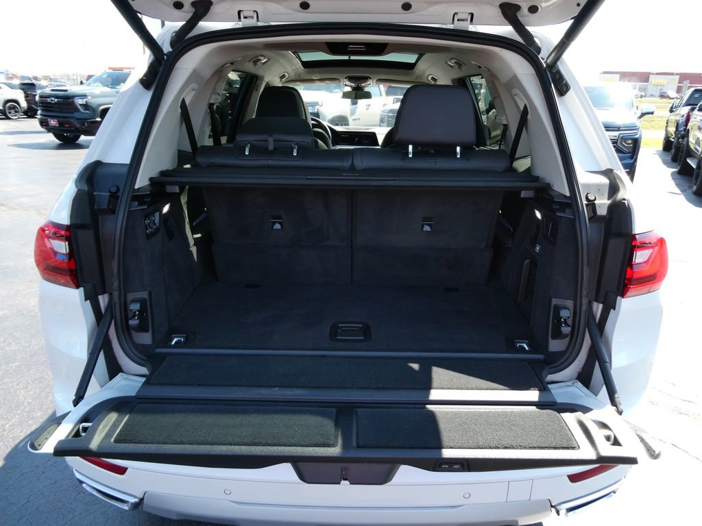 Used 2022 BMW X7 xDrive40i w/ Premium Package image 17