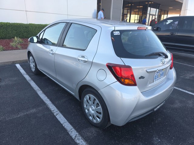 Used 2017 Toyota Yaris L w/ Carpet Mat Package FWD image 7