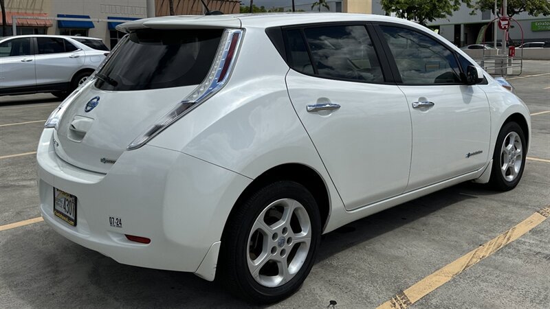 Used 2013 Nissan Leaf SV w/ LED & Quick Charge Pkg FWD image 5