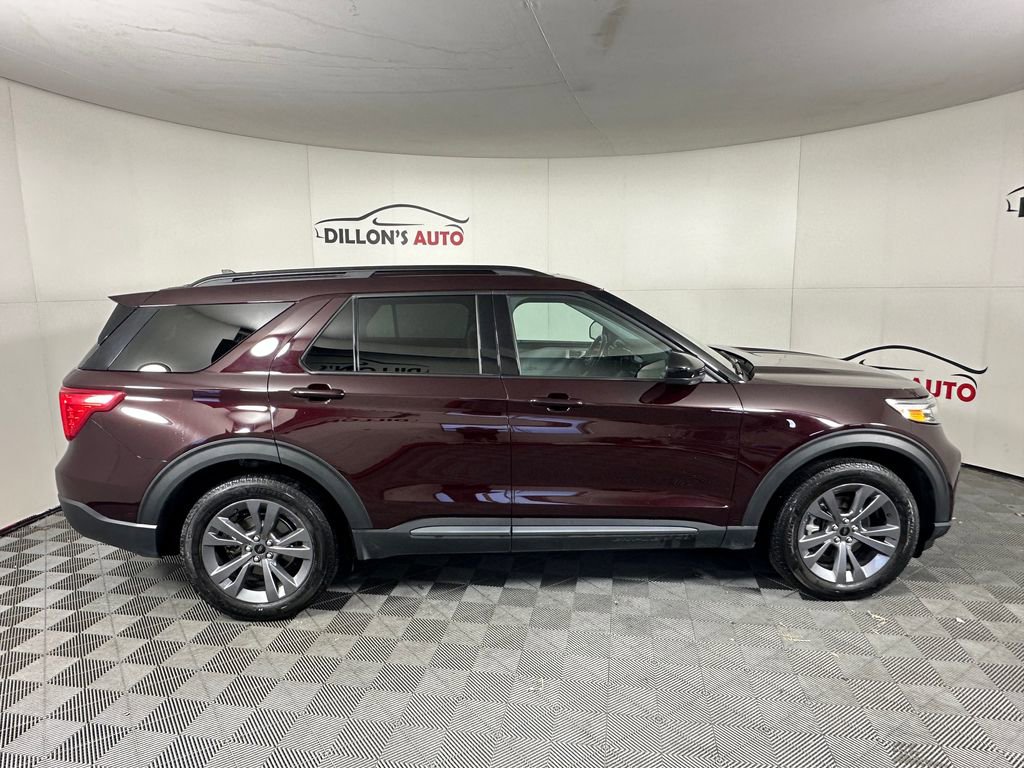 Used 2023 Ford Explorer XLT w/ Equipment Group 202A image 9