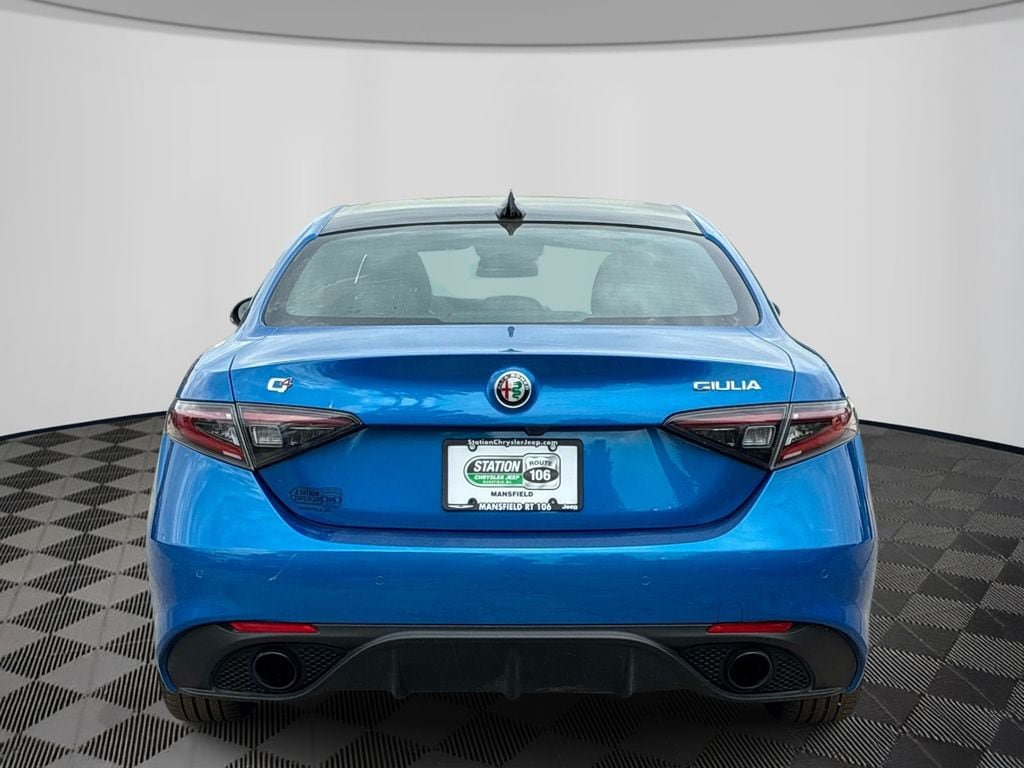 Used 2024 Alfa Romeo Giulia Veloce AWD/4WD image 6