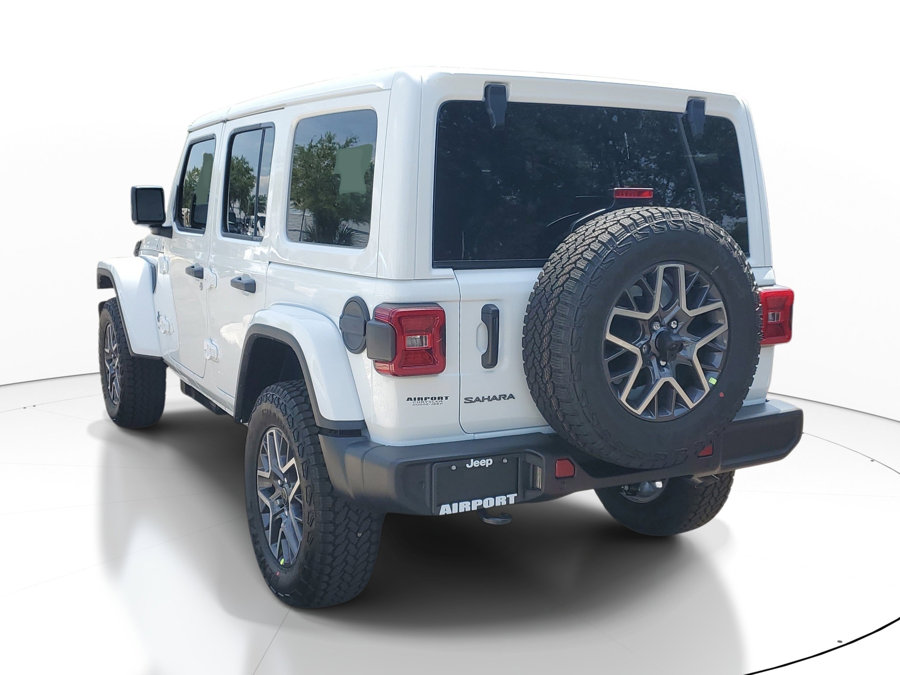 New 2026 Jeep Wrangler Unlimited Sahara AWD/4WD image 3