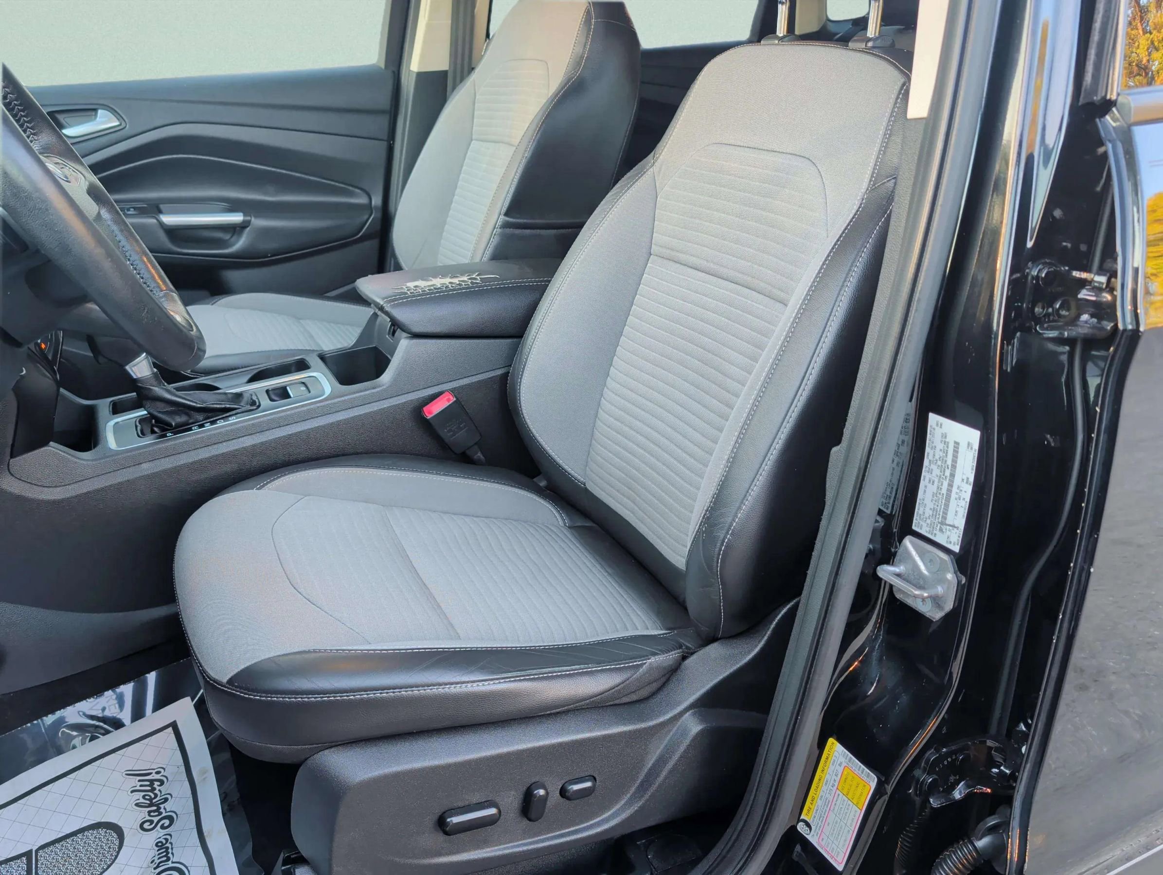 Used 2017 Ford Escape Titanium image 21