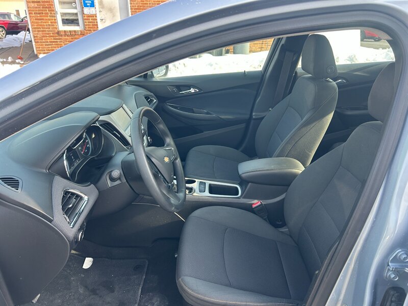 Used 2018 Chevrolet Cruze LS FWD image 9