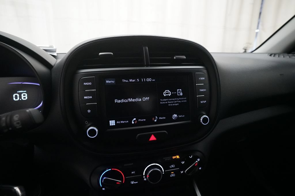 Used 2023 Kia Soul LX w/ LX Technology Package FWD image 6