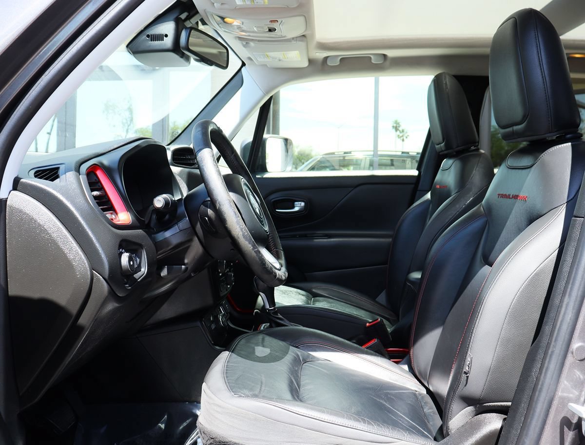 Used 2019 Jeep Renegade Trailhawk AWD/4WD image 38