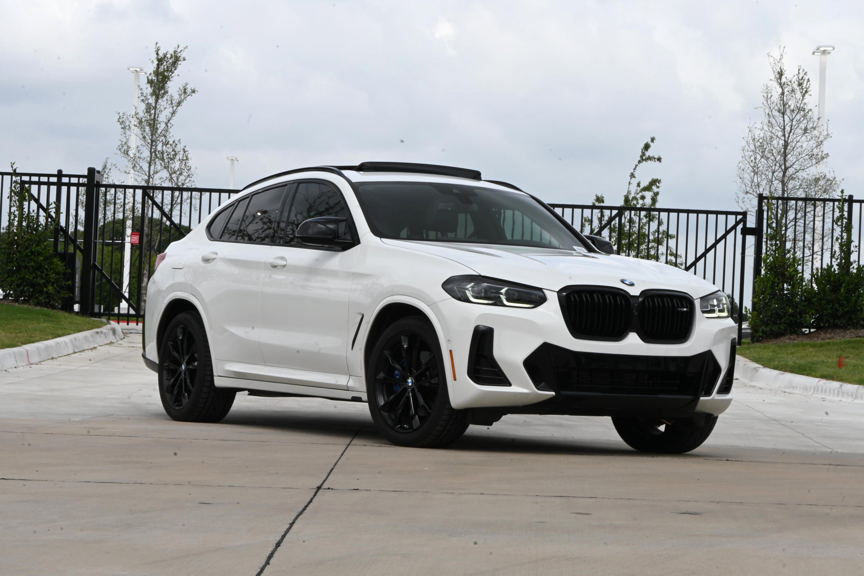 Used 2022 BMW X4 M40i w/ Premium Package AWD/4WD image 2