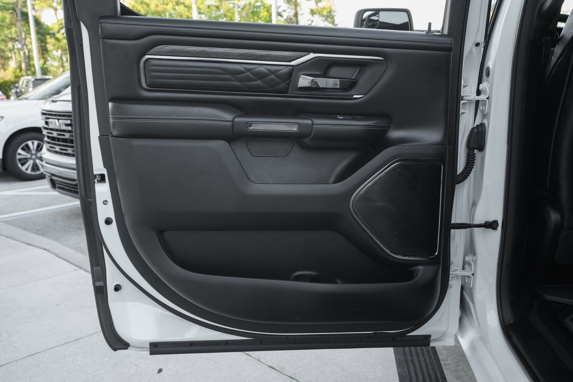 Used 2025 RAM 1500 Limited AWD/4WD image 34