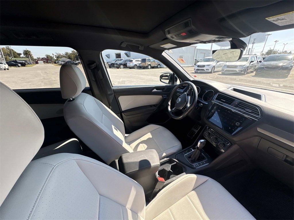 Used 2021 Volkswagen Tiguan SE R-Line image 17