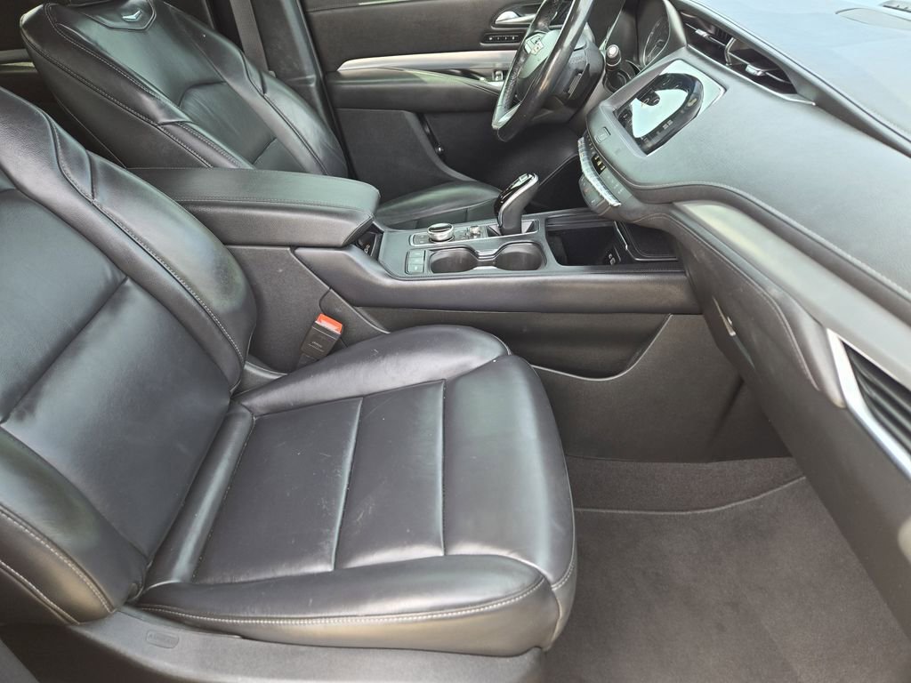 Used 2020 Cadillac XT4 Premium Luxury w/ Cold Weather Package image 15