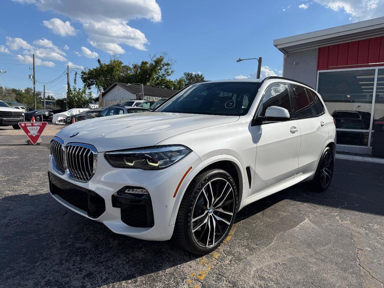Used 2019 BMW X5 xDrive40i w/ M Sport Package AWD/4WD image 3