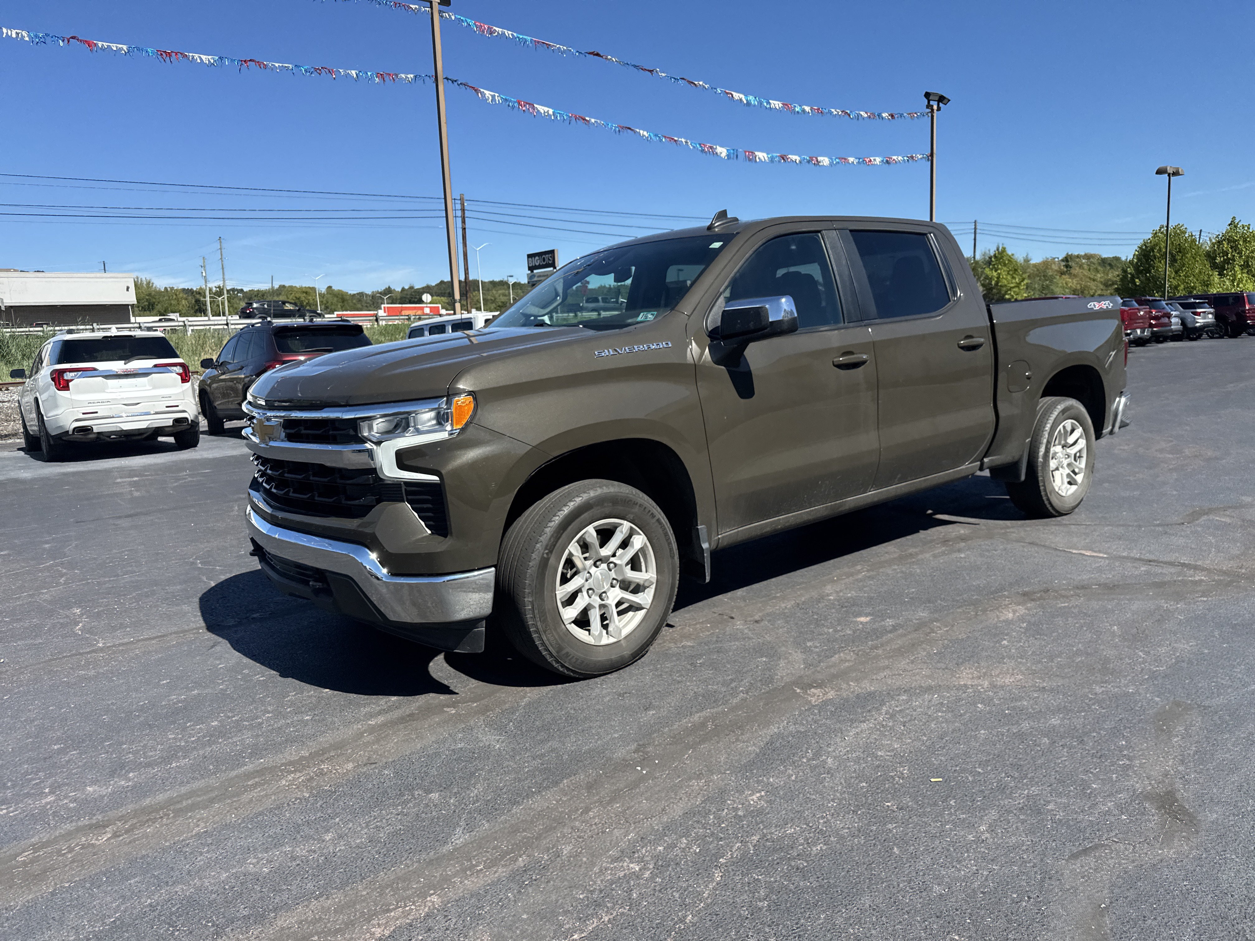 Used 2023 Chevrolet Silverado 1500 LT AWD/4WD image 8