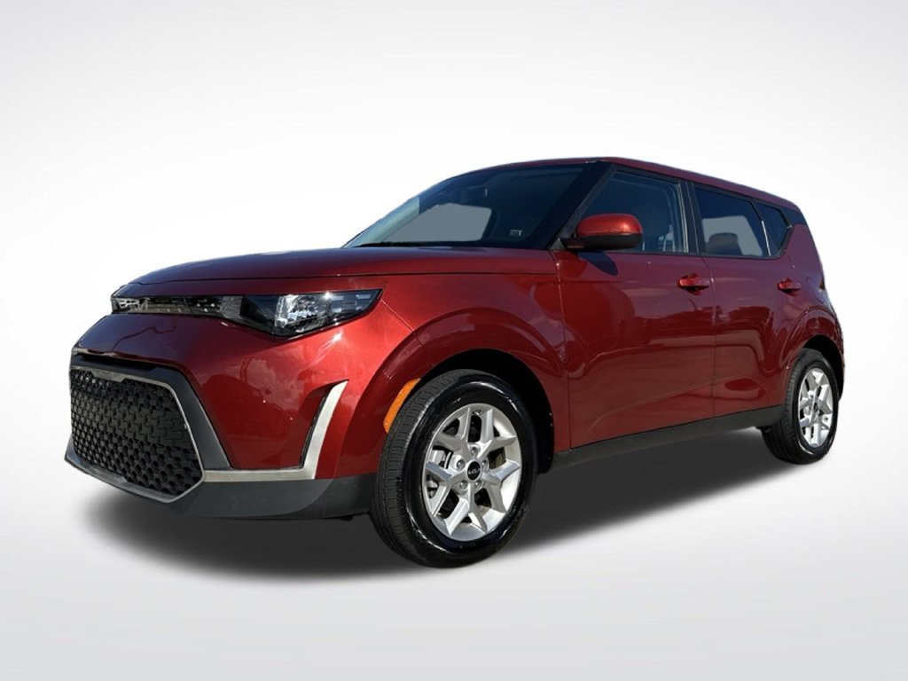 Used 2025 Kia Soul LX w/ LX Technology Package FWD image 3