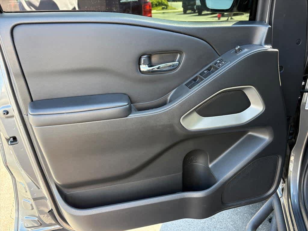 Used 2025 Nissan Frontier SV AWD/4WD image 21