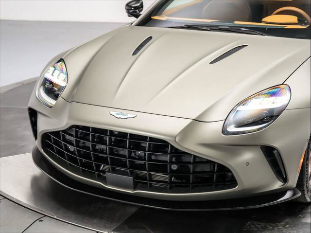 Used 2025 Aston Martin V8 Vantage Coupe RWD image 17