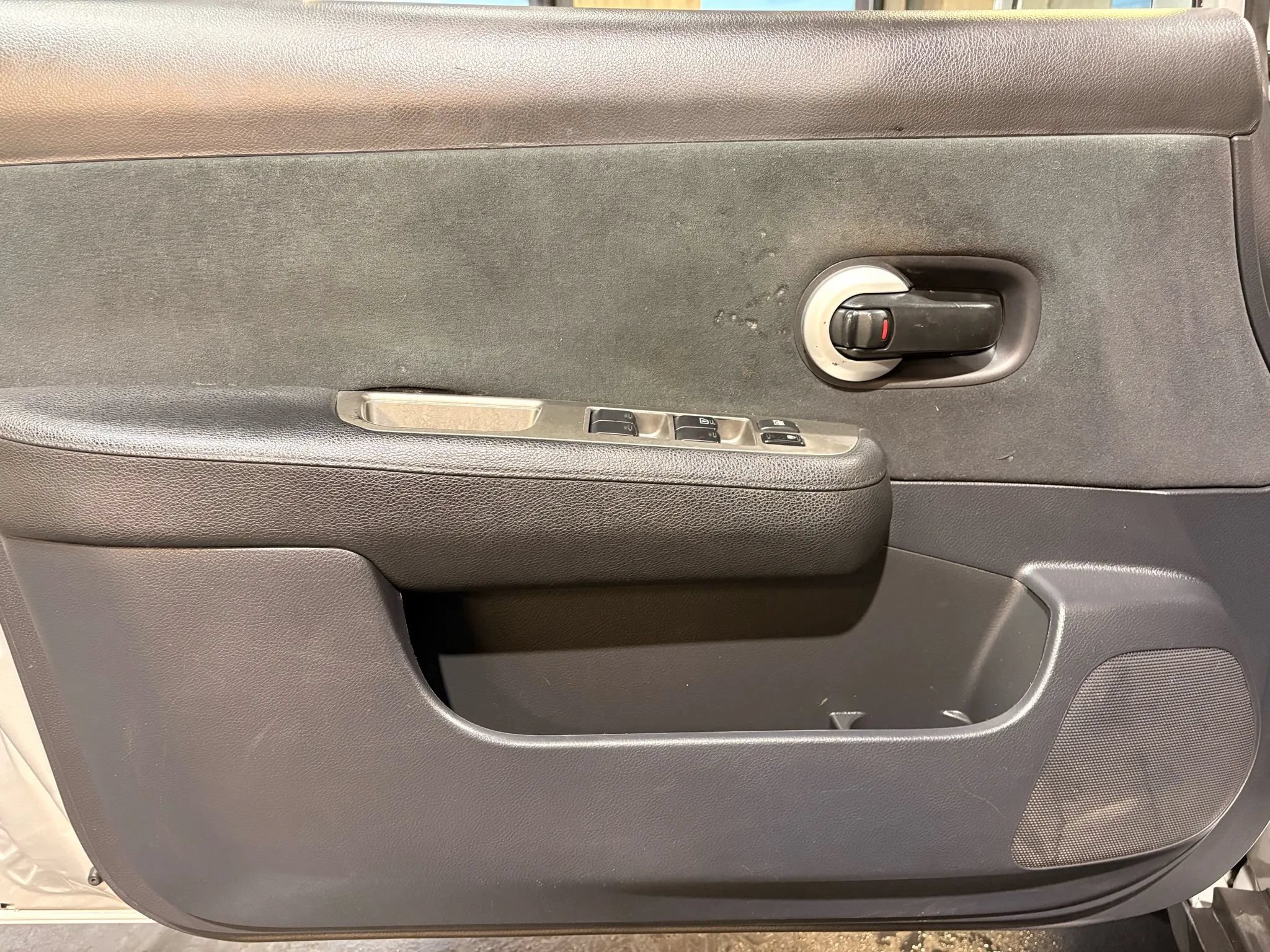 Used 2012 Nissan Versa 1.8 S FWD image 10