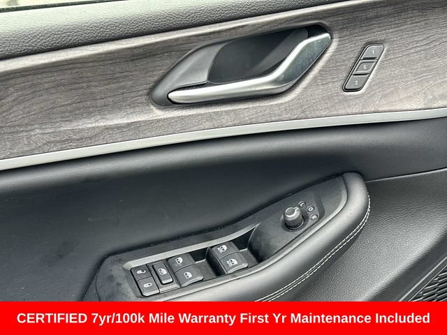 Used 2023 Jeep Grand Cherokee Limited AWD/4WD image 17