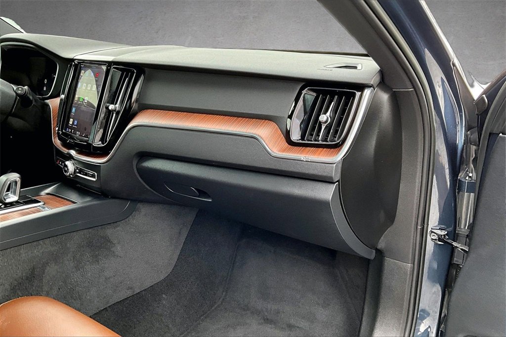 Used 2023 Volvo XC60 B5 Plus w/ Climate Package image 25