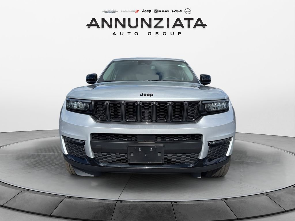 Certified 2022 Jeep Grand Cherokee L Limited w/ Black Appearance Package image 8