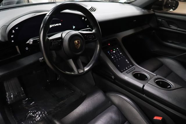 Used 2021 Porsche Taycan RWD image 10