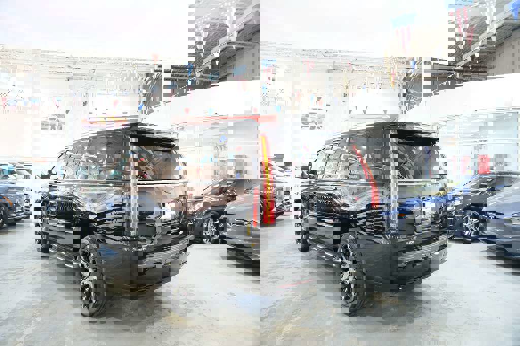 Used 2015 Cadillac Escalade ESV Premium image 8