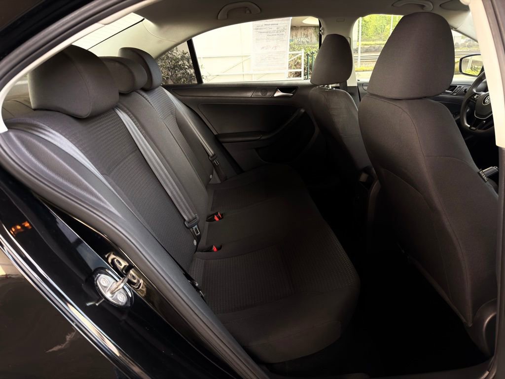 Used 2015 Volkswagen Jetta S image 25