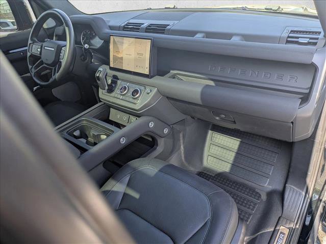 Used 2023 Land Rover Defender 130 X-Dynamic SE image 24