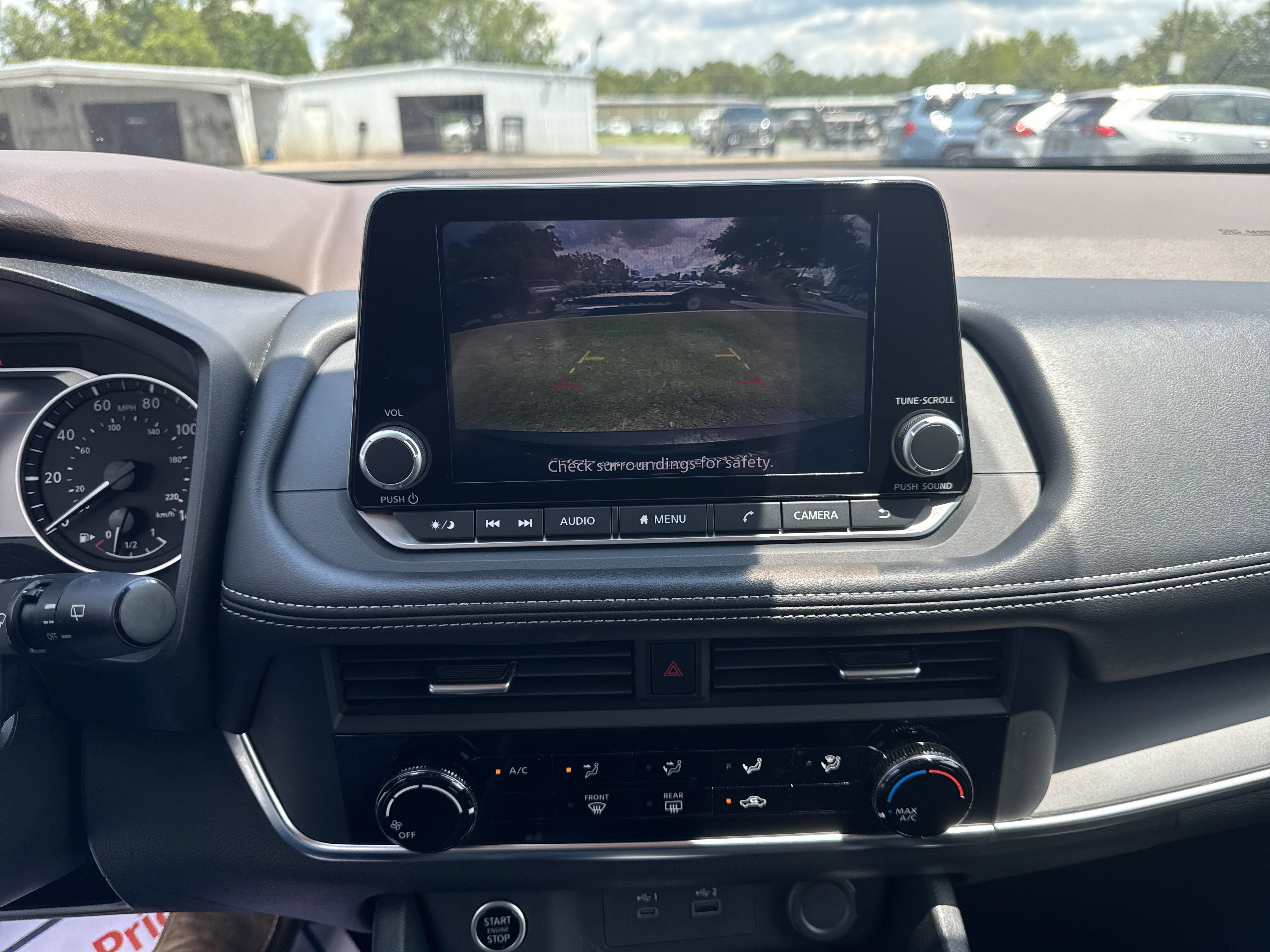 Used 2023 Nissan Rogue S image 19