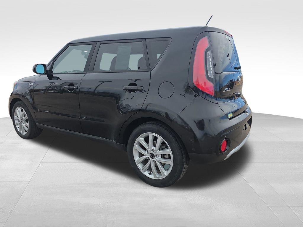 Used 2017 Kia Soul + image 3