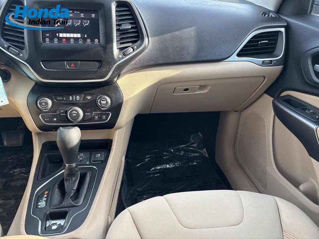 Used 2019 Jeep Cherokee Latitude w/ Popular Appearance Group image 13