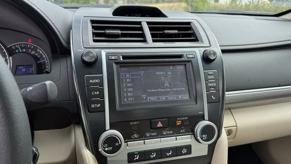 Used 2014 Toyota Camry LE FWD image 4
