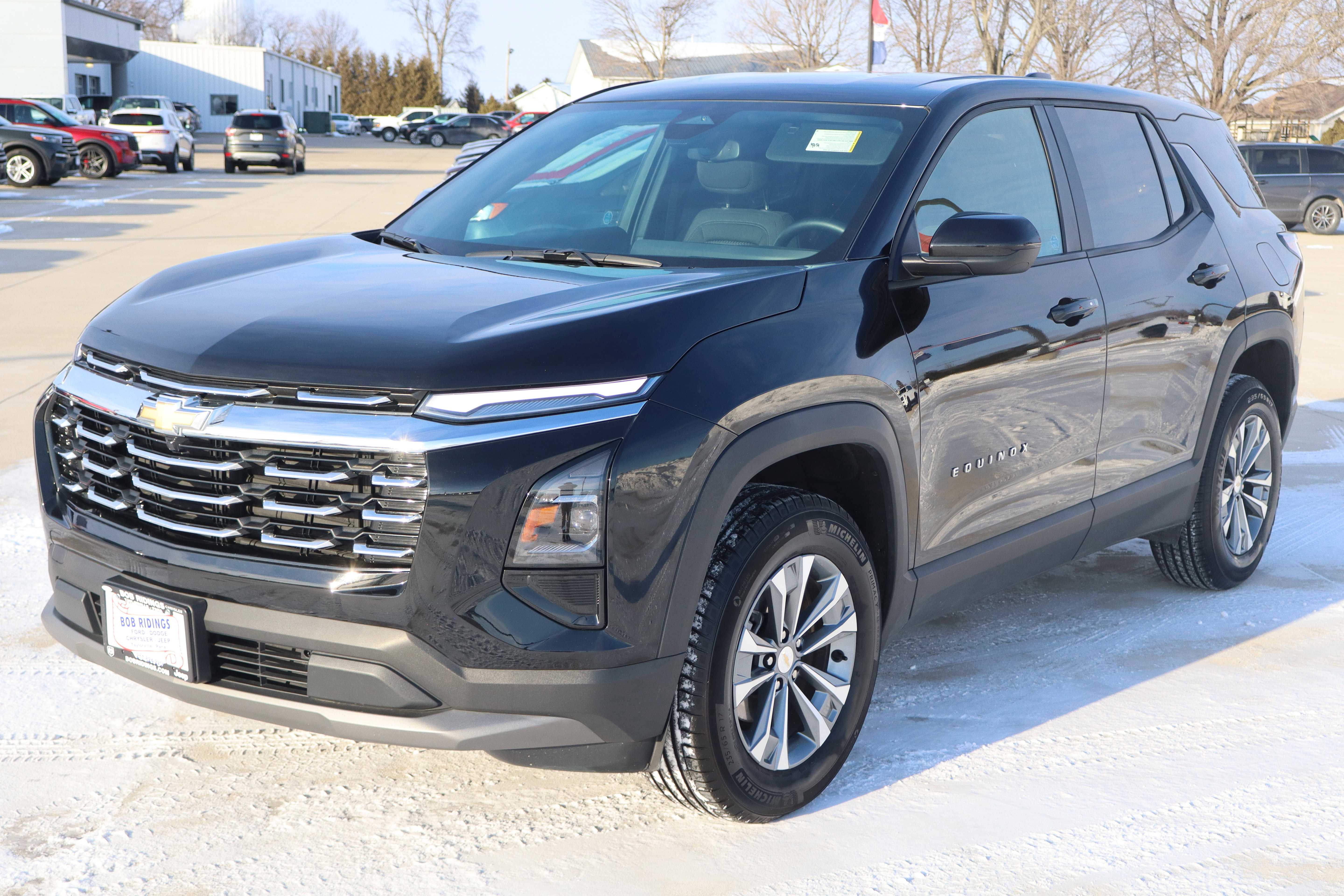 Used 2025 Chevrolet Equinox LT AWD/4WD image 2