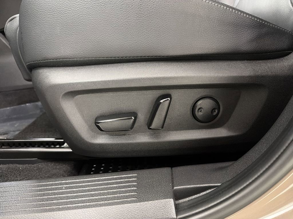 Certified 2025 Nissan Rogue SL w/ Tech Package FWD image 23