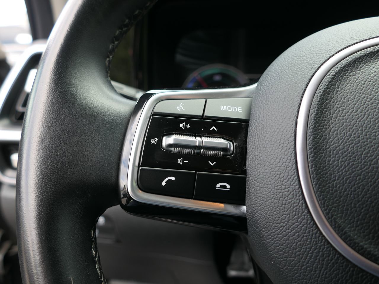 Used 2024 Kia Sorento EX AWD/4WD image 15