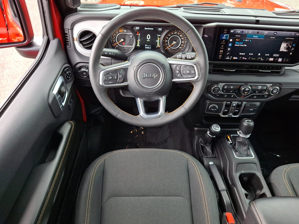 Used 2025 Jeep Wrangler Unlimited Sahara AWD/4WD image 22