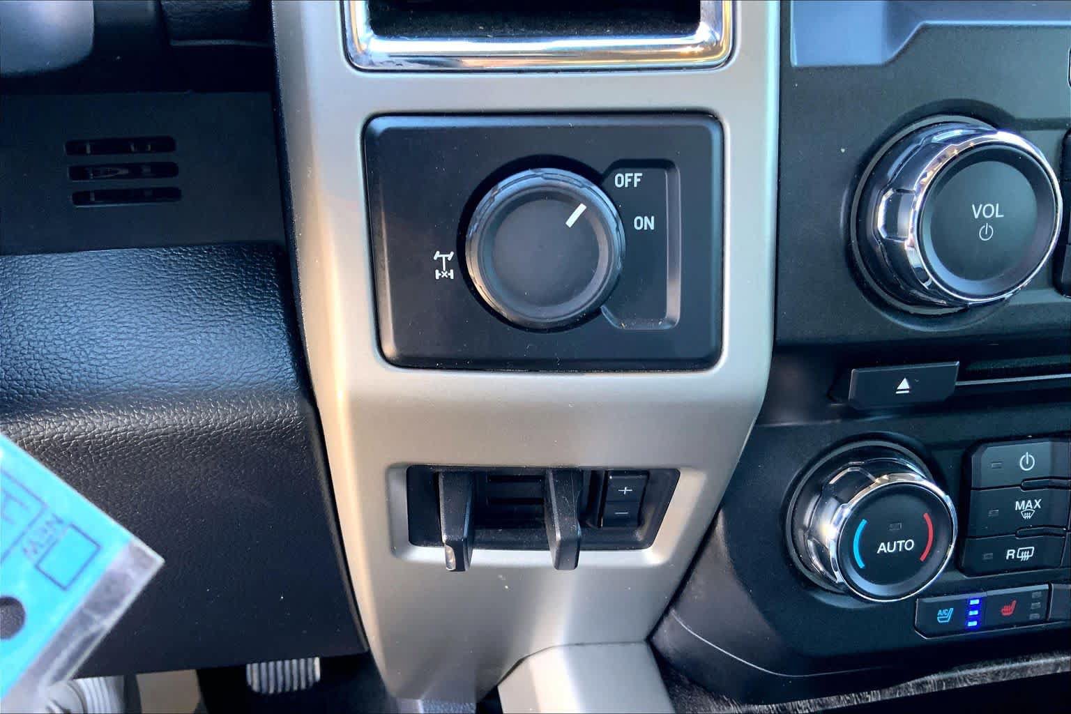 Certified 2017 Ford F250 Lariat w/ Lariat Value Package RWD image 31