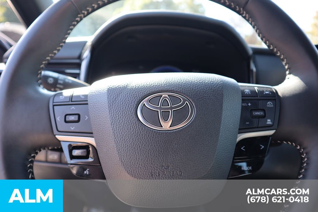 Used 2025 Toyota Camry SE image 28