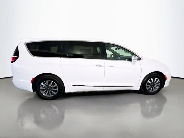Used 2022 Chrysler Pacifica Limited image 9