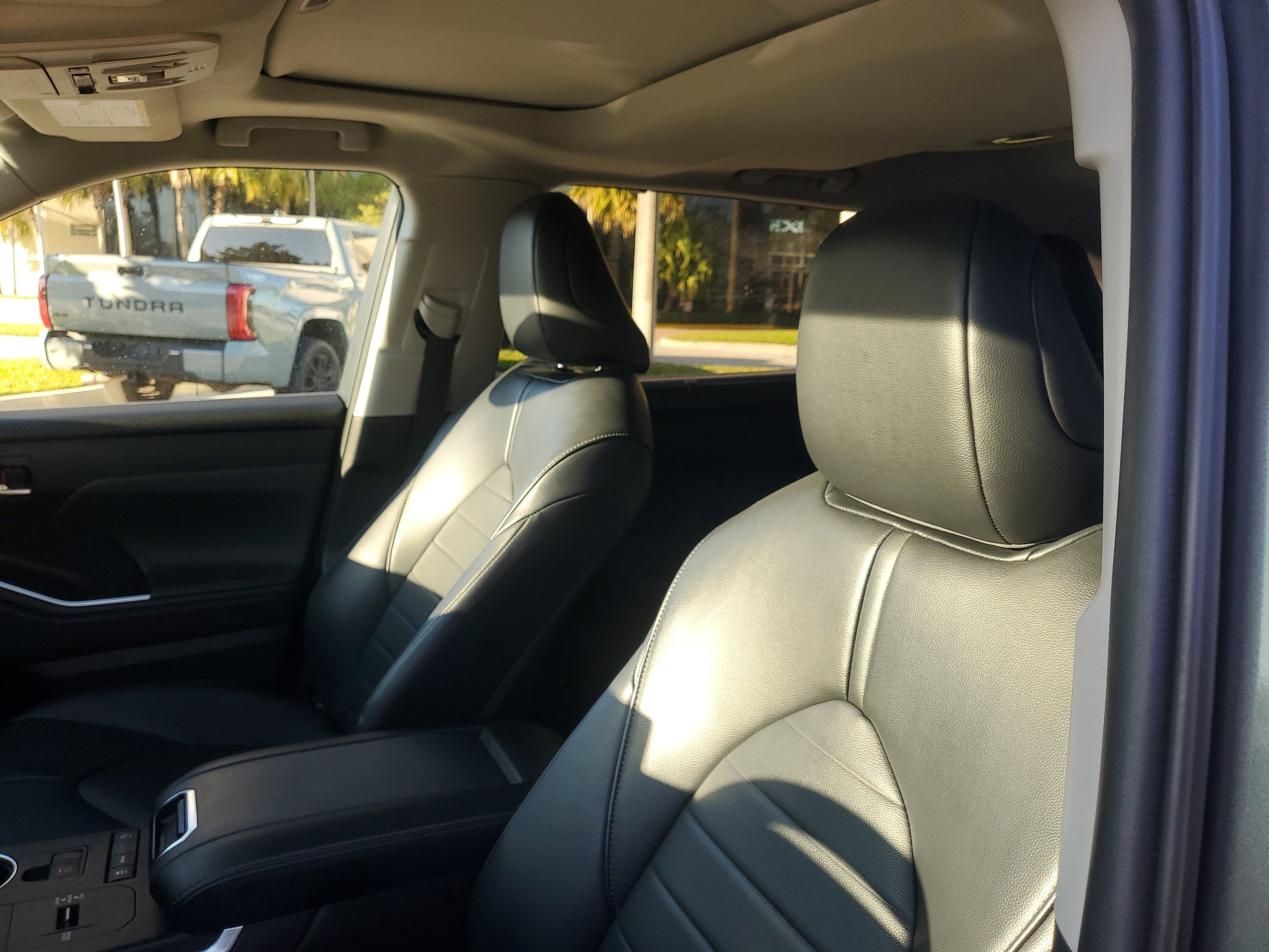 Used 2022 Toyota Highlander XLE image 19