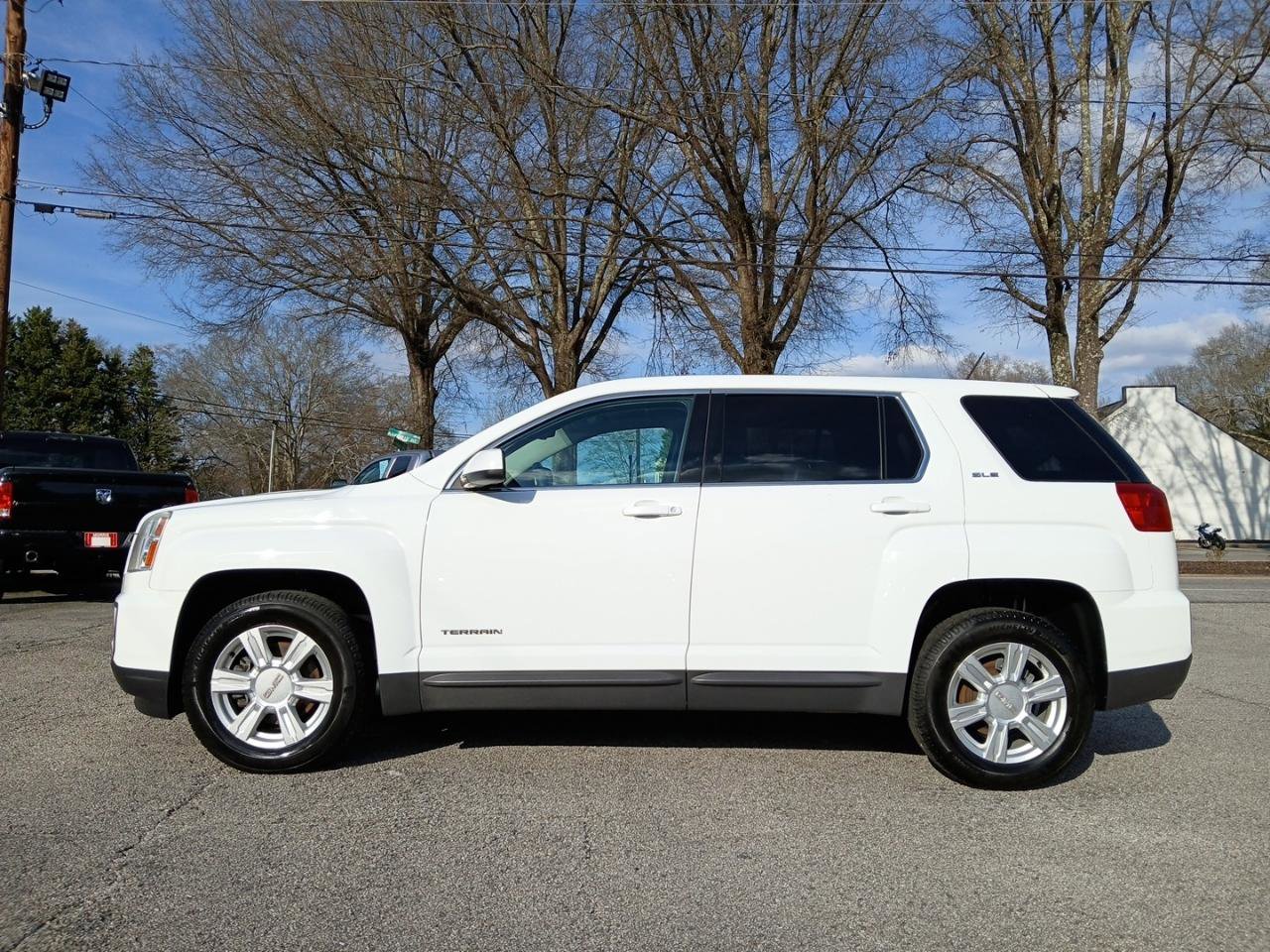 Used 2016 GMC Terrain SLE image 1