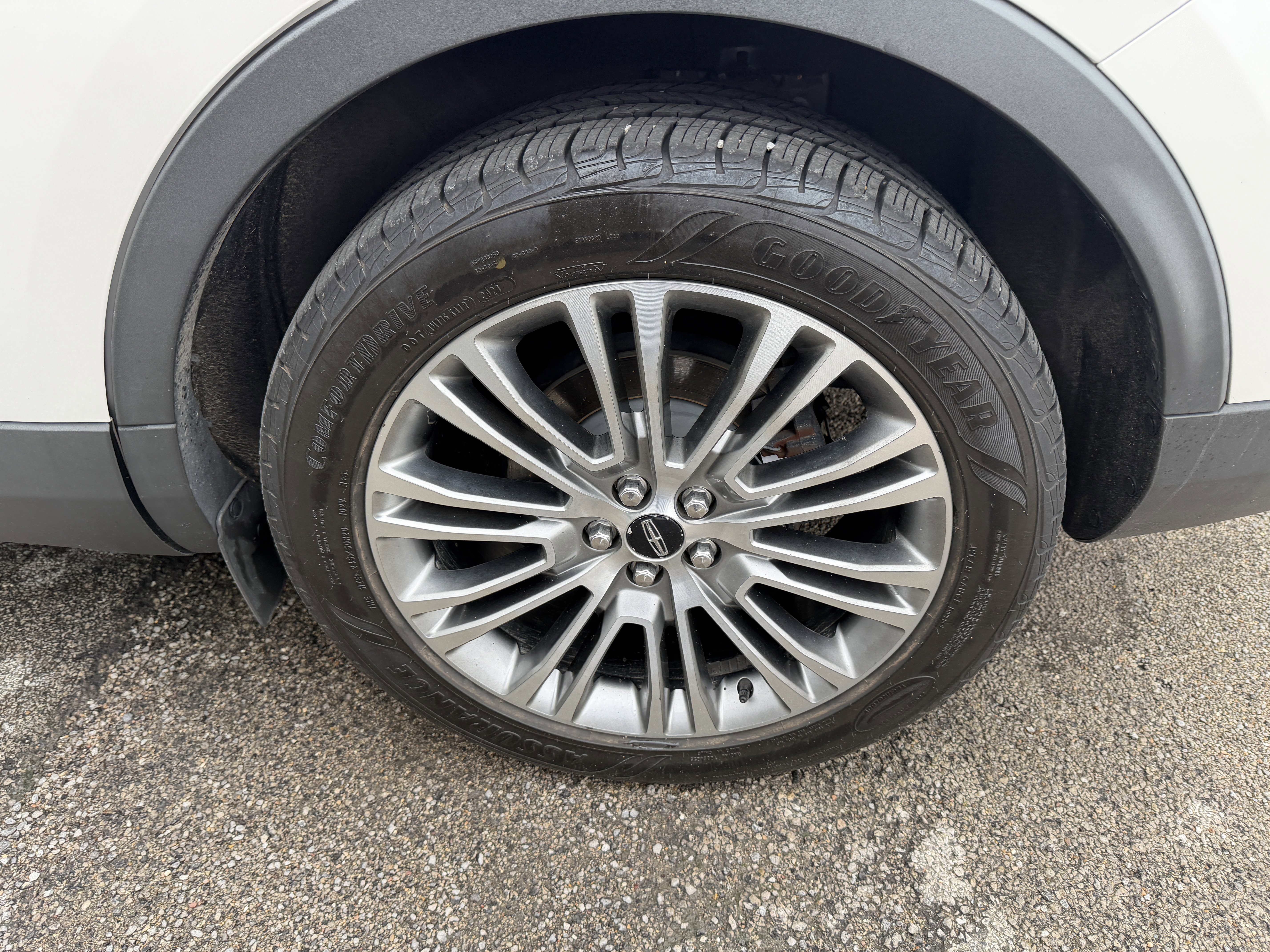 Used 2016 Lincoln MKX Reserve w/ Climate Package image 13