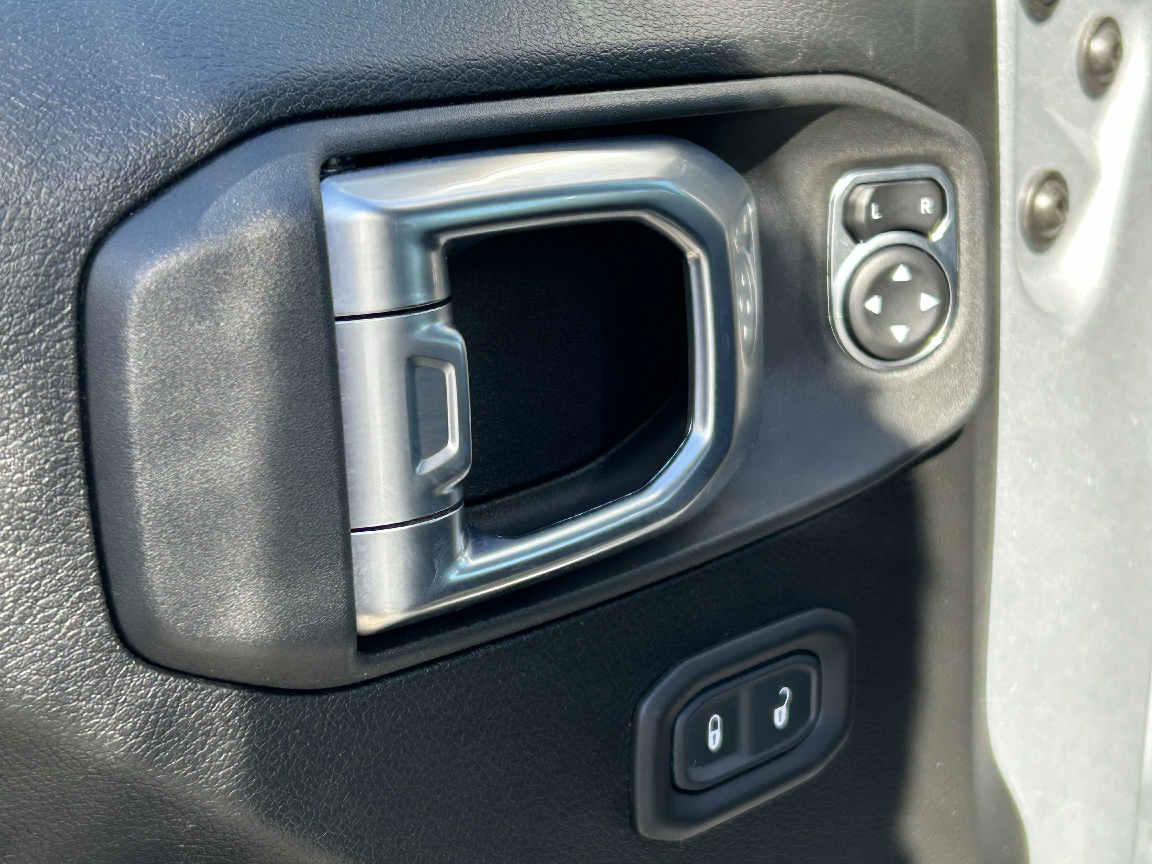 Used 2022 Jeep Gladiator Sport image 16